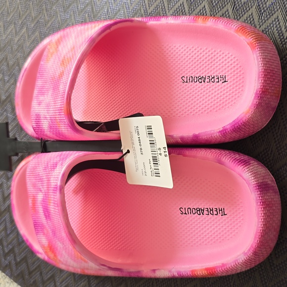 THEREABOUTS BRAND GIRLS PINK TYE DYE SLIDE SANDALS SIZE 4-5 - Picture 9 of 11
